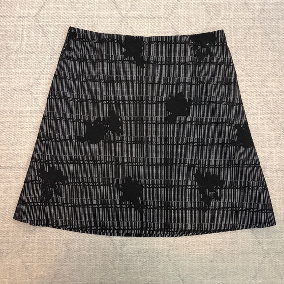 Margaret M Dresses & Skirts - Margaret M Black and Gray Patterned Skirt